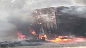  खड़े ट्रक में आग लगी, चार बच्चों की जलकर मौत 