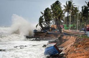  केरल, कर्नाटक, गोवा में तबाही मचाने के बाद चक्रवात ‘तौकते' गुजरात की तरफ बढ़ा, छह लोगों की मौत