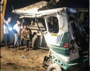  बस और लोडर की टक्कर,16 की मौत