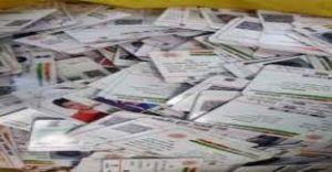  सड़क किनारे मिले 1027 आधार कार्ड, पुलिस ने जांच शुरू की