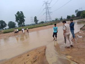 अचानक बाढ़ का पानी आया, दो बहनों की मौत