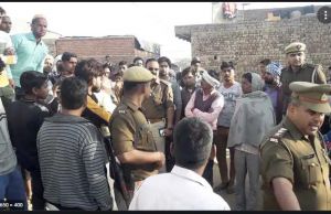 तालाब से मिले तीन बच्चों के शव, आक्रोशित ग्रामीणों ने यातायात जाम किया