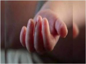  भोजन की नली में कीट घुसने से बच्चे की मौत