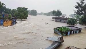 भारी बारिश के कारण नौ लोगों की मौत, तीन लापता