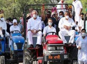   कांग्रेस नेताओं के ट्रैक्टर से संसद पहुंचने के बाद दिल्ली पुलिस ने मामला दर्ज किया