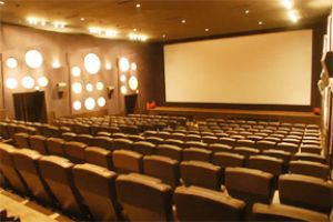  थियेटरों के फिर से खुलने पर फिल्म जगत आशावान लेकिन कोई दीर्घकालिक योजना नहीं