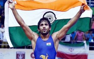 बजरंग पूनिया के घर मनाया गया जीत का जश्न