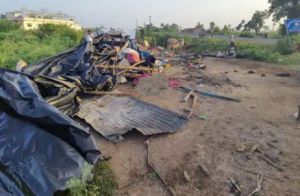 ट्रक झुग्गी बस्ती में घुसा, 25 लोगों को रौंदा, 8 की मौत