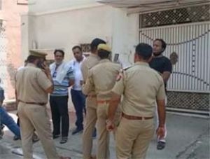 तमंचा दिखाकर नोटों से भरा बैग लूट ले गए बदमाश...! 