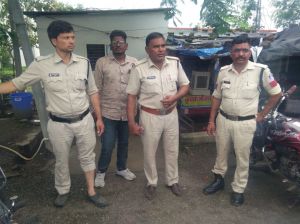  ग्रामीणों के हमले में छह पुलिसकर्मी घायल! वाहन क्षतिग्रस्त