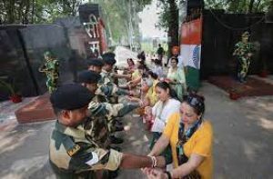  भाजपा की महिला शाखा ने बीएसएफ के जवानों को राखी बांधी