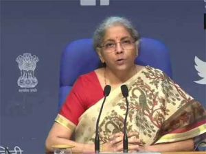 जब अवसर मिलता तो परिणाम देने में कोई कमी नहीं करती महिलाएं : सीतारमण