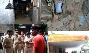  मकान की छत ढहने से एक ही परिवार के तीन सदस्यों की मौत