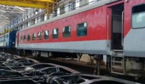 नियमित थ्री एसी कोच की तुलना में नए थ्री एसी इकोनॉमी श्रेणी के कोच का किराया 8% कम होगा'