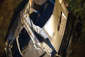 पलटी वैन, ओंकारेश्वर दर्शन के लिए जा रहे  3 लोगों की मौत