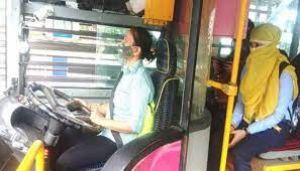 पहली बार महिला चालकों ने संभाली शहरी परिवहन बसों की कमान