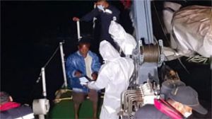  तटरक्षक बल ने दीव के पास डूबती नौका से सात मछुआरों को बचाया