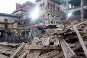 मकान ढहने से दो लोगों की मौत, सात अन्य घायल