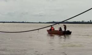  महानदी में नौका पलटी, दो मछुआरे लापता