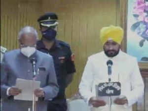   पंजाब के नए सीएम बने चरणजीत सिंह चन्नी ....दो उप मुख्यमंत्रियों  के साथ शपथ ली