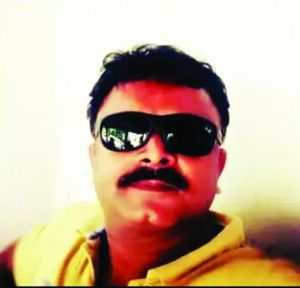 रायपुर से आरोपियों को गिरफ्तार कर लौट रही कार ट्रक से टकराई, पुलिस अफसर की मौत