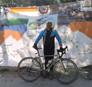  सेना के अधिकारी ने लेह से मनाली की दूरी 34 घंटे 54 मिनट में तय कर रिकॉर्ड बनाया