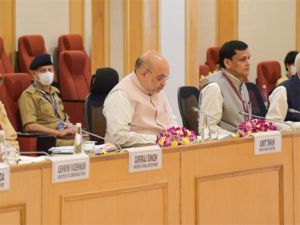 शाह ने  नक्सल प्रभावित राज्यों के मुख्यमंत्रियों से नक्सल समस्या खत्म करने को प्राथमिकता देने का किया आग्रह