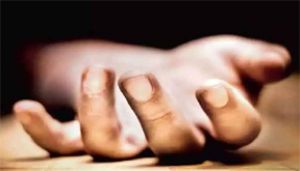 बच्ची का शव खेत में पाए जाने के बाद आक्रोशित ग्रामीणों पर पुलिस का लाठीचार्ज