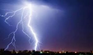 बिजली गिरने से नौ लोगों की मौत