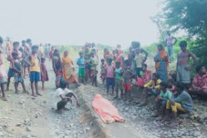   खाली पड़ी खदान में पति-पत्नी ने छलांग लगायी.. ! पति की मौत, पत्नी गंभीर