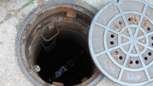 सीवर टैंक की सफाई कर रहे दो मजदूरों की मौत