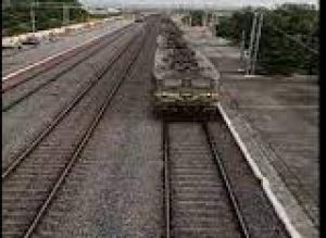 रेलवे के दक्षिण मध्य मंडल ने पहली बार लंबी दूरी की दो मालगाड़ियों का परिचालन किया