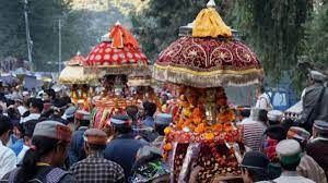  हिमाचल प्रदेश में भगवान रघुनाथ की रथयात्रा के साथ सप्&zwj;ताह भर चलने वाला कुल्&zwj;लु दशहरा उत्&zwj;सव शुरू हुआ