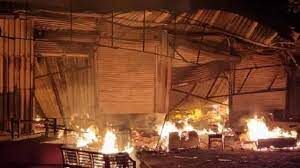 आग लगने से फर्नीचर के 40 गोदाम जलकर खाक