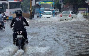 कई हिस्सों में भारी बारिश, पांच जिलों में रेड अलर्ट