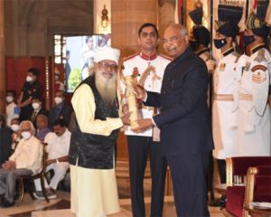 राष्ट्रपति रामनाथ कोविंद ने राष्ट्रपति भवन में पद्म पुरस्कार प्रदान किए राष्ट्रपति रामनाथ कोविंद ने राष्ट्रपति भवन में पद्म पुरस्कार प्रदान किए