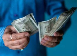 महामारी की अनिश्चितता के कारण नकदी की मांग बढ़ी