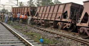 मालगाड़ी की 21 बोगियां पटरी से उतरी, जान माल का कोई नुकसान नहीं