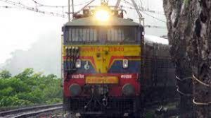 ईयरफोन लगाकर पबजी गेम खेलते हुए पटरी पार कर रहे दो किशोर ट्रेन की चपेट में आए....!