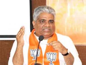 केंद्रीय श्रम मंत्री ने घरेलू कामगार सर्वेक्षण को हरी झंडी दिखाई