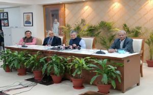 रेल मंत्री अश्विनी वैष्णव ने थीम आधारित पर्यटन सर्किट ट्रेन भारत गौरव शुरू करने की घोषणा की