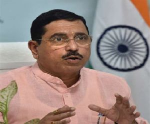सरकार 'बहुत जल्द' खनन क्षेत्र में और सुधार लेकर आ सकती है: जोशी
