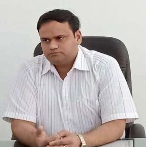  नाराज कलेक्टर ने  अपना और अन्य अधिकारियों का वेतन रोका
