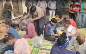 कोविड-19 से गांव में कोई मौत नहीं होने की मन्नत पूरी होने पर 90 लोगों ने मुंडन कराया