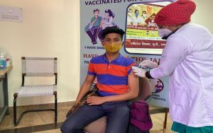  देश में एक अरब 48 करोड़ 58 लाख कोविड टीके लगाए गए; किशोरों को अब तक एक करोड़ 24 लाख टीके लगाए गए