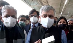 रेल मंत्री ने रेलवे अस्पतालों की तैयारी एवं कर्मियों में टीकाकरण की समीक्षा की