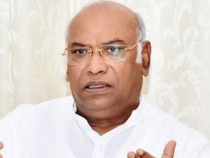   मल्लिकार्जुन  खड़गे कोरोना वायरस से संक्रमित