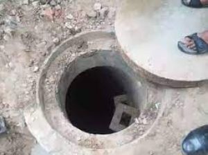 सीवर की सफाई के दौरान दो सफाईकर्मियों की मौत