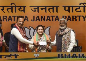  भाजपा में शामिल हुईं मुलायम की पुत्रवधु अपर्णा यादव