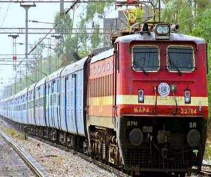 रखरखाव कार्यों के चलते नौ महीनों में 35 हजार से अधिक ट्रेनों को रद्द किया गया: आरटीआई